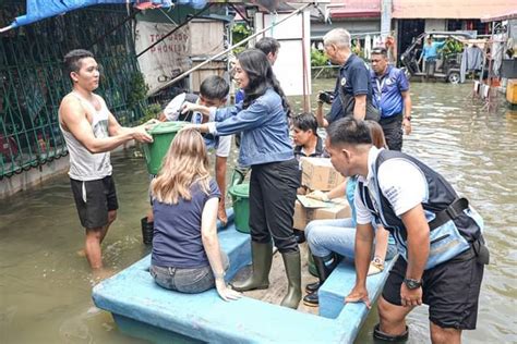 Malabon gov’t distributes aid to flood.